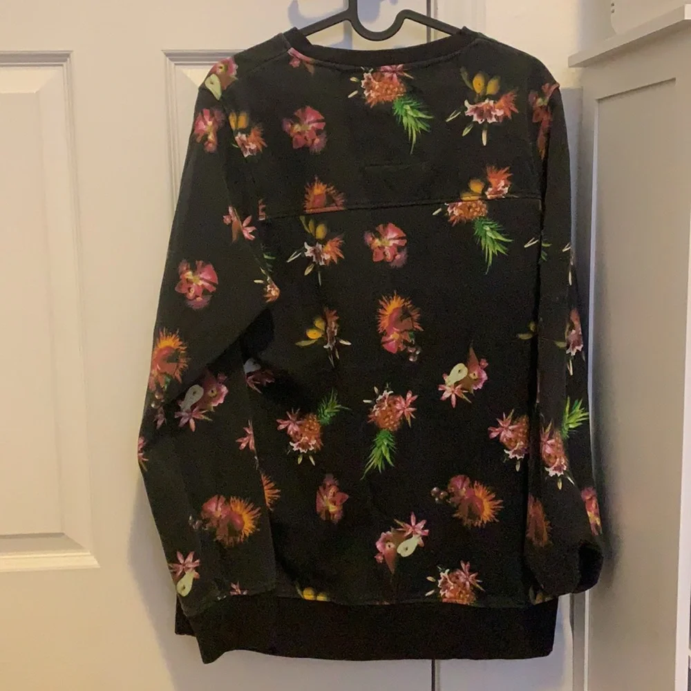 Vintage Empyre Crewneck with Roses - Picture 2 of 2